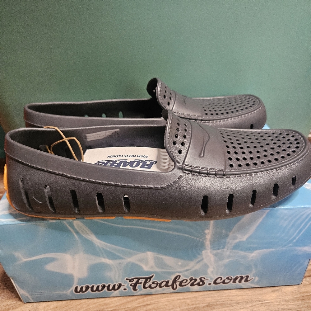 FLOAFERS MEN'S COUNTRY CLUB DRIVER: GRAY/ORANGE: NEW IN BOX: SIZE 8
